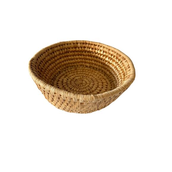 Vintage Handmade Hand Woven Weave Large Basket Bowl Round Tan 9.5 x 4" - Picture 2 of 13